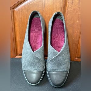 Munro charcoal gray slip on shoes